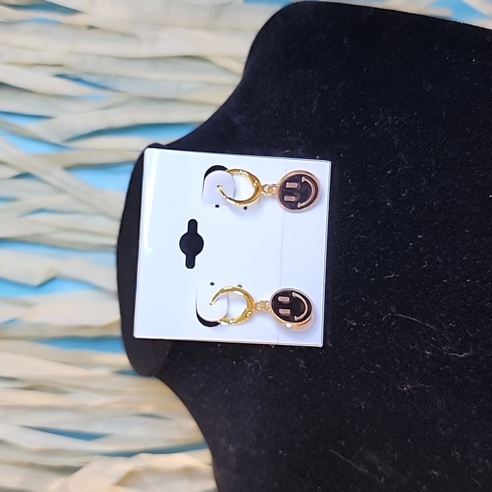 Gold tone with black smiley 😁 faces. Too cute not to have! New on card.